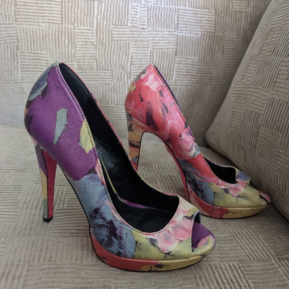 Betsey Johnson floral platform Heal Size 7M Women's